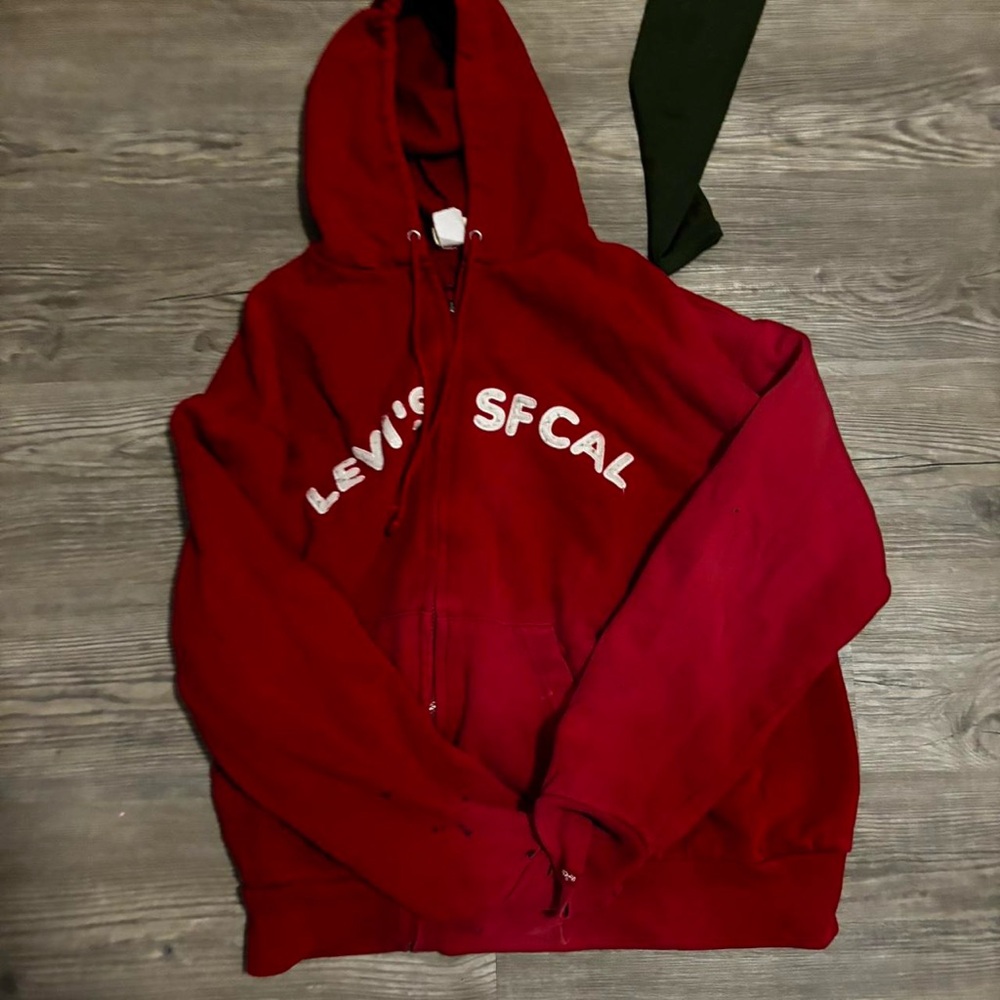 red levi’s oversized hoodie